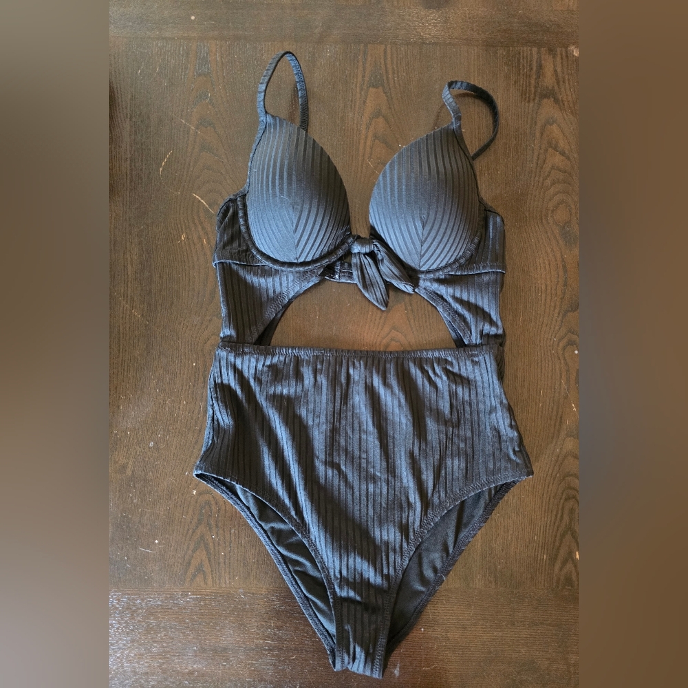 Shade & Shore Black Ribbed Swimsuit with Cutout